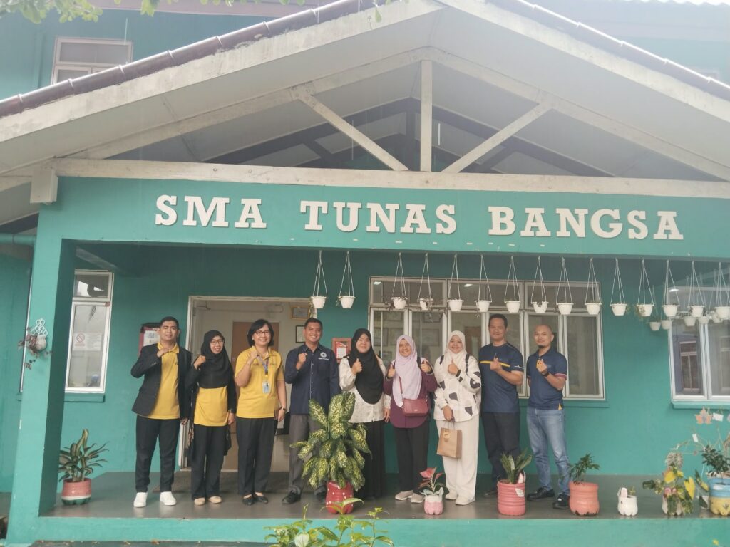 UNRIKA & UiTM Malaysia Gelar International CSR Di Sma Tunas Bangsa Lagoi whatsapp image 2026 10 26 at 17.40.52